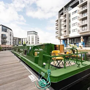 - Houseboats Bateau-hôtel