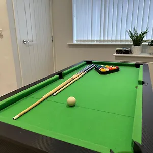 Stylish Free Parking Apartment